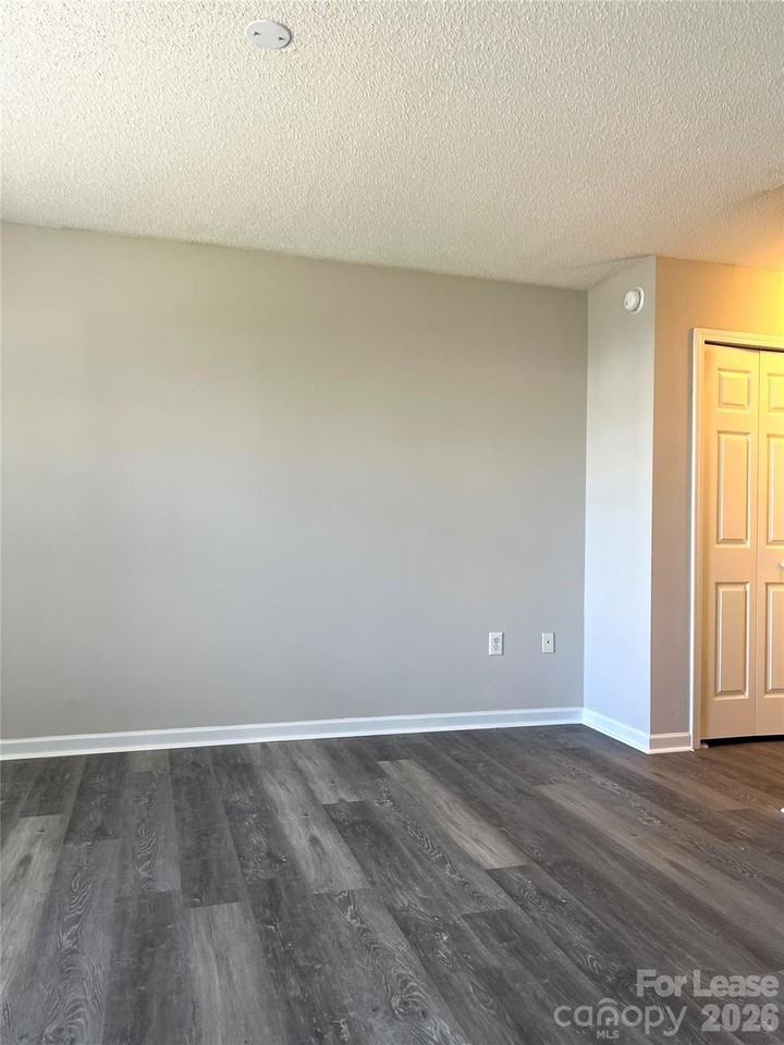 7699 Petrea Ln - Photo 5 of 9
