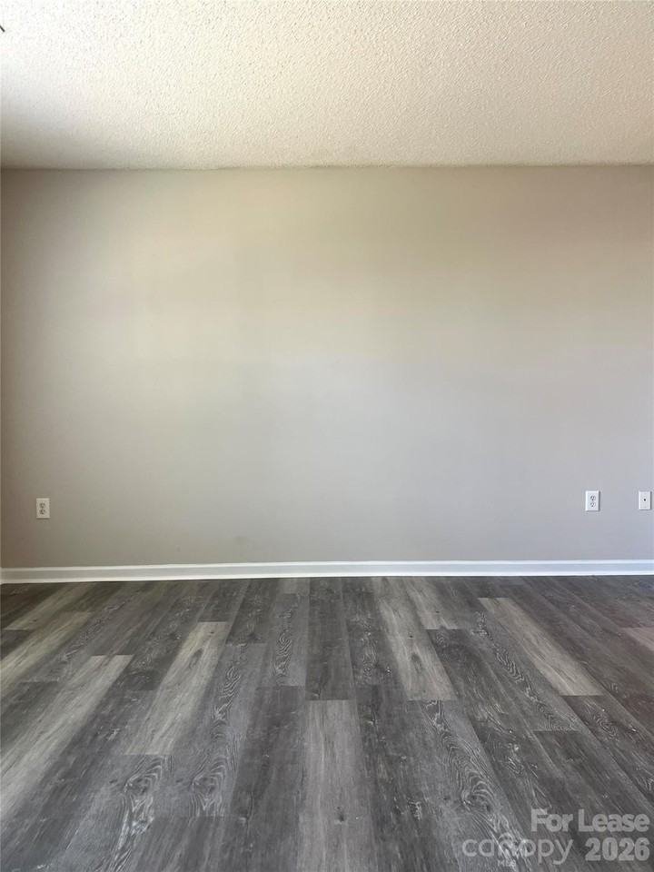 7699 Petrea Ln - Photo 6 of 9