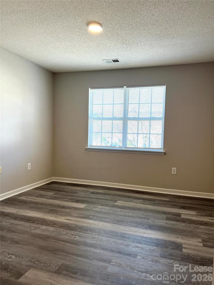 7699 Petrea Ln - Photo 7 of 9