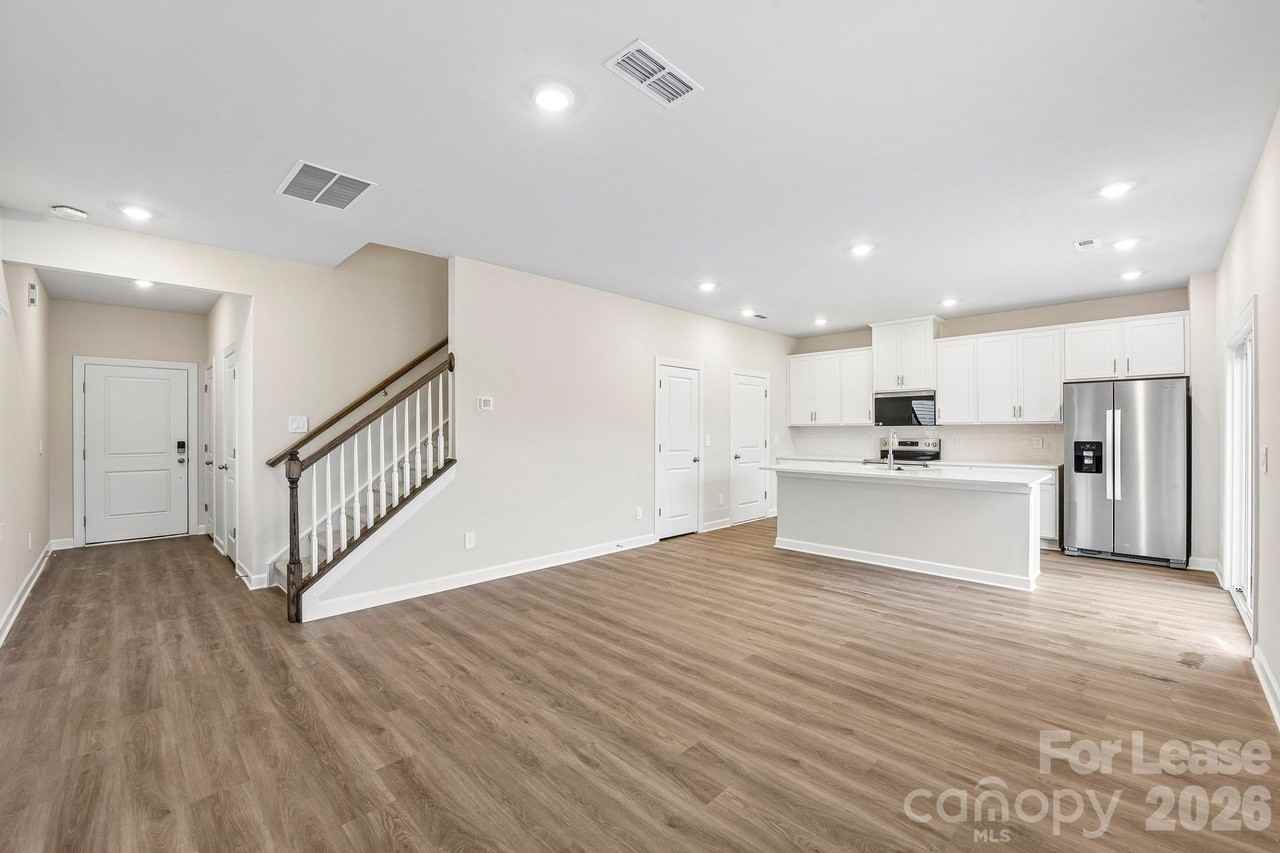 1547 31st St Ne - Photo 5 of 35