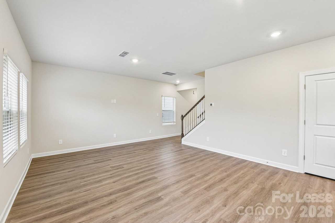 1547 31st St Ne - Photo 6 of 35