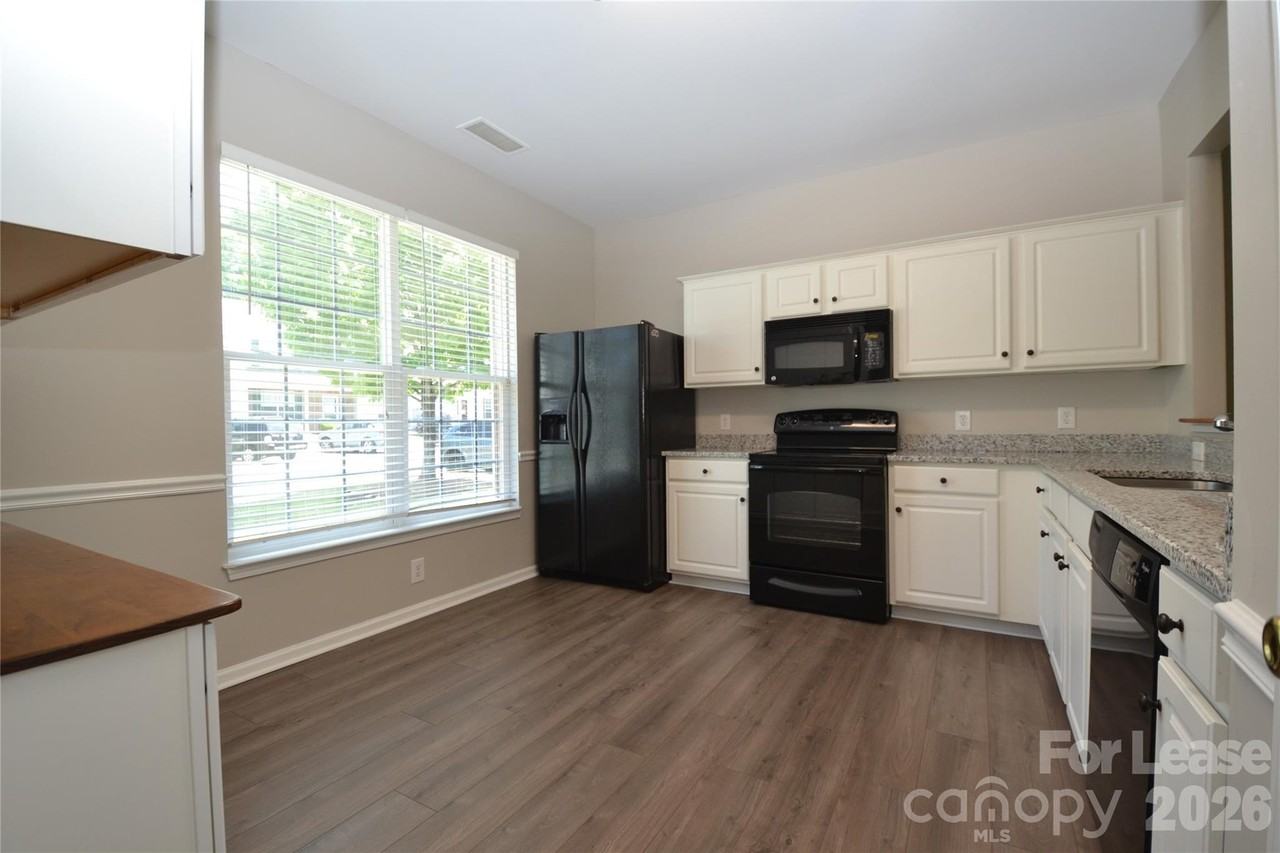 6655 Rothchild Dr - Photo 3 of 19