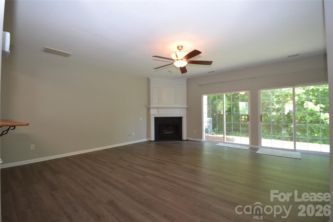 6655 Rothchild Dr - Photo 4 of 19