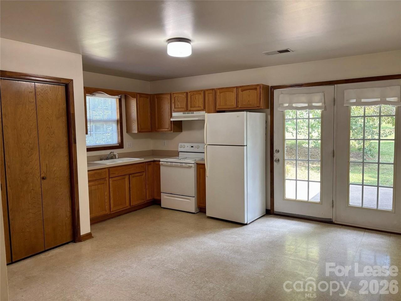 1391 Victor Woods Ln #135 - Photo 4 of 12
