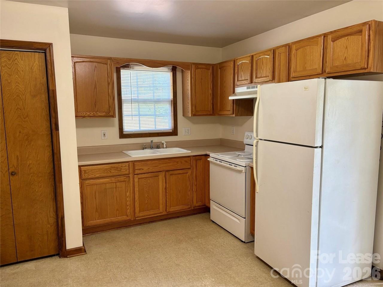 1391 Victor Woods Ln #135 - Photo 5 of 12