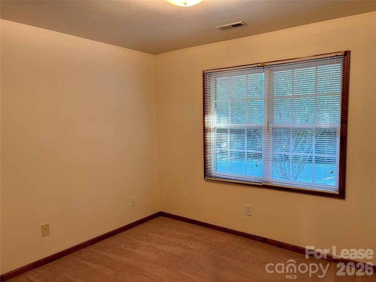 1391 Victor Woods Ln #135 - Photo 6 of 12