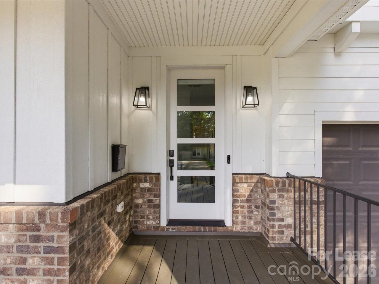 129 S Gardner Ave - Photo 4 of 36