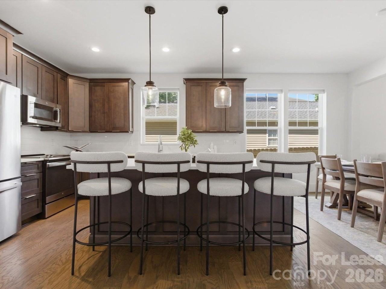 129 S Gardner Ave - Photo 7 of 36