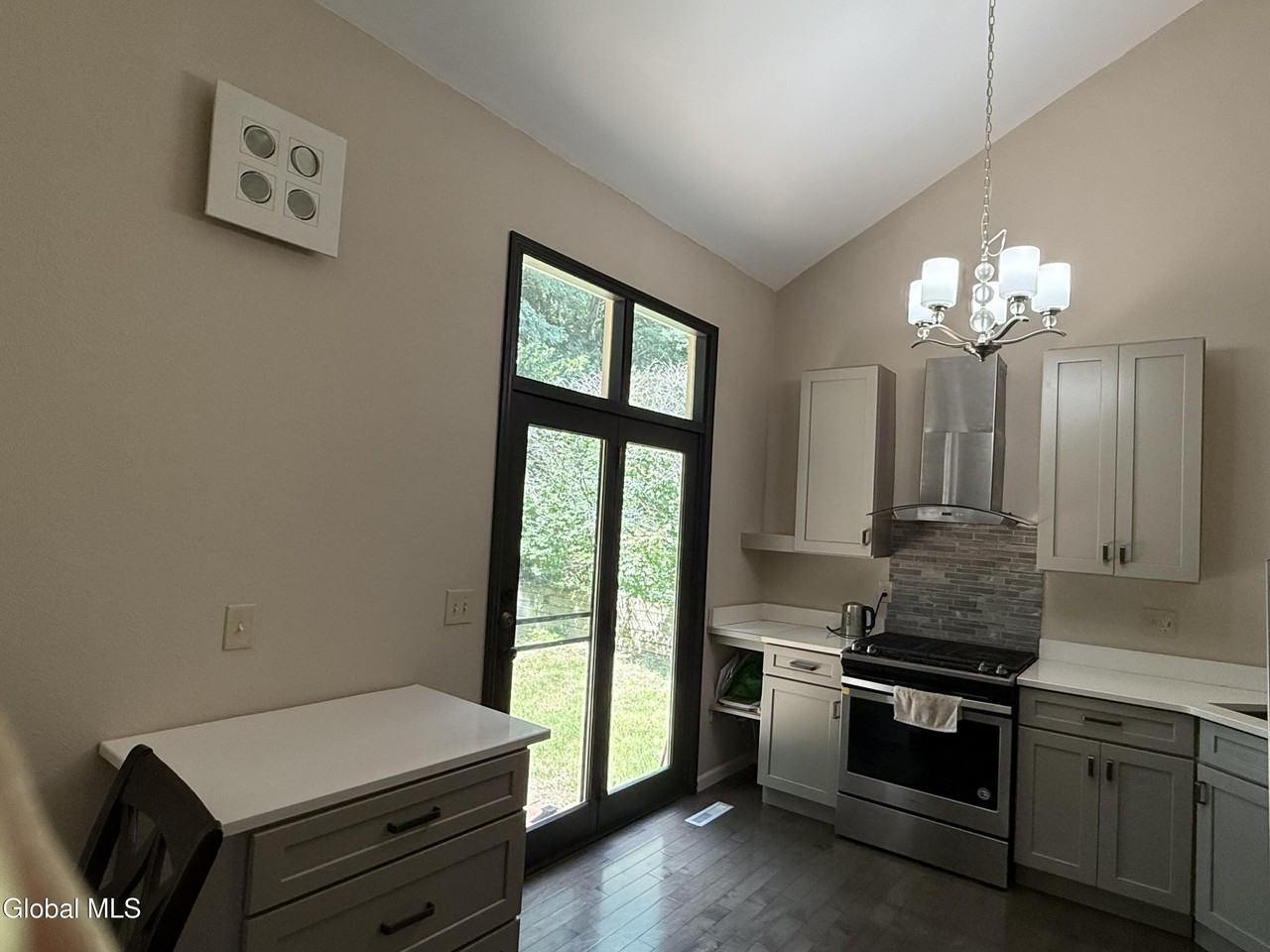 214 Walnut Ln - Photo 4 of 28
