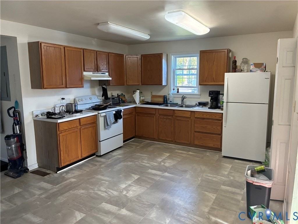 207 Linden St - Photo 2 of 3
