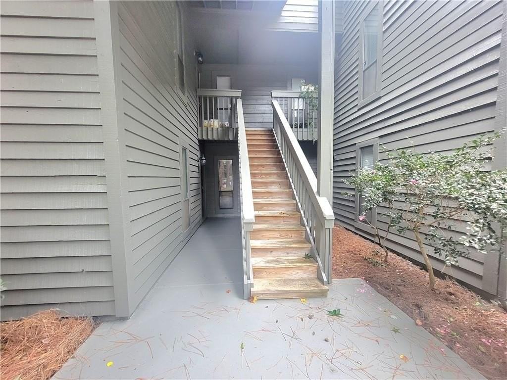 702 Tuxworth Cir - Photo 2 of 17