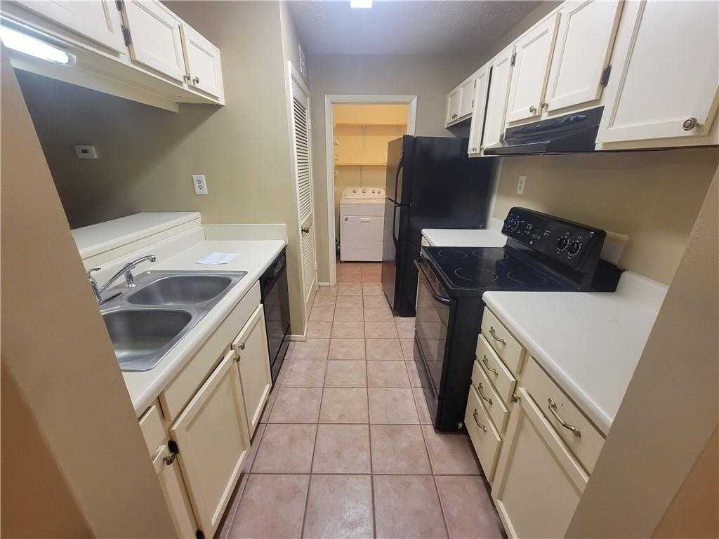 702 Tuxworth Cir - Photo 6 of 17