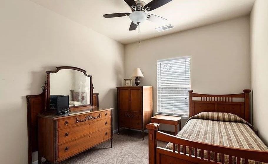 629 Oakside Pl - Photo 3 of 7