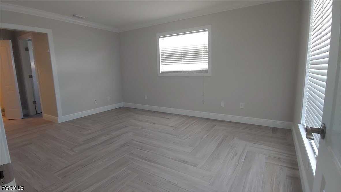 909 Se 27th Ter - Photo 6 of 28