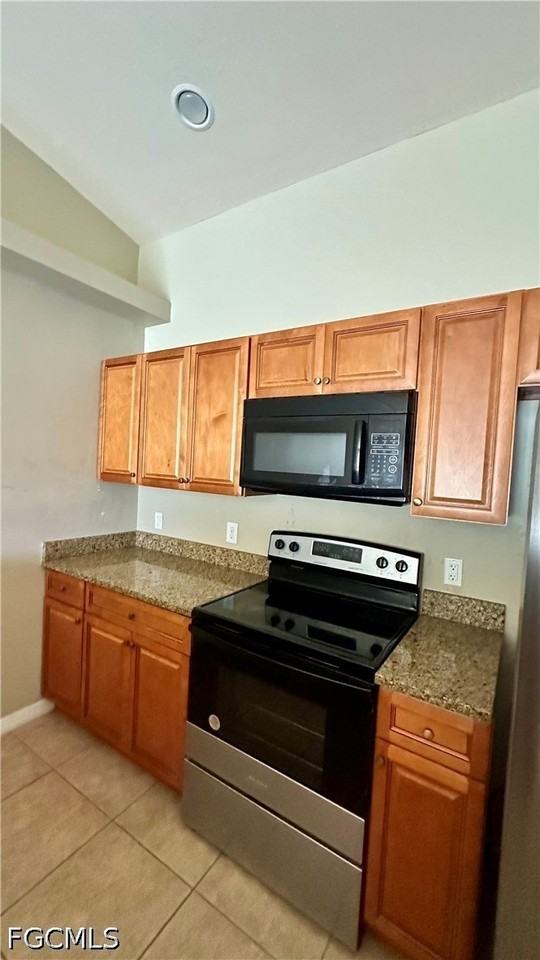 216 Se 24th Ave - Photo 2 of 24