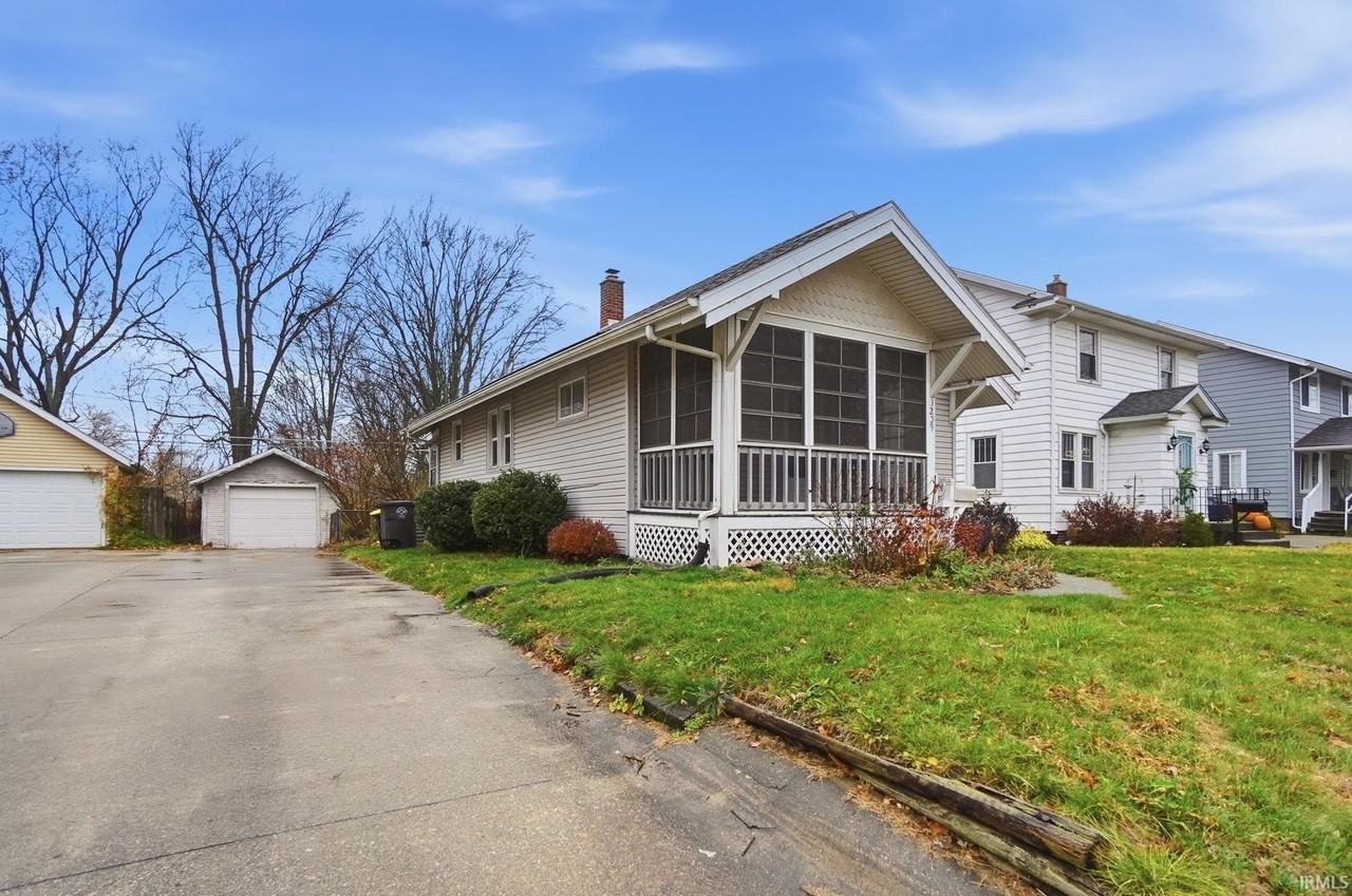 1239 Charlotte Ave - Photo 2 of 24