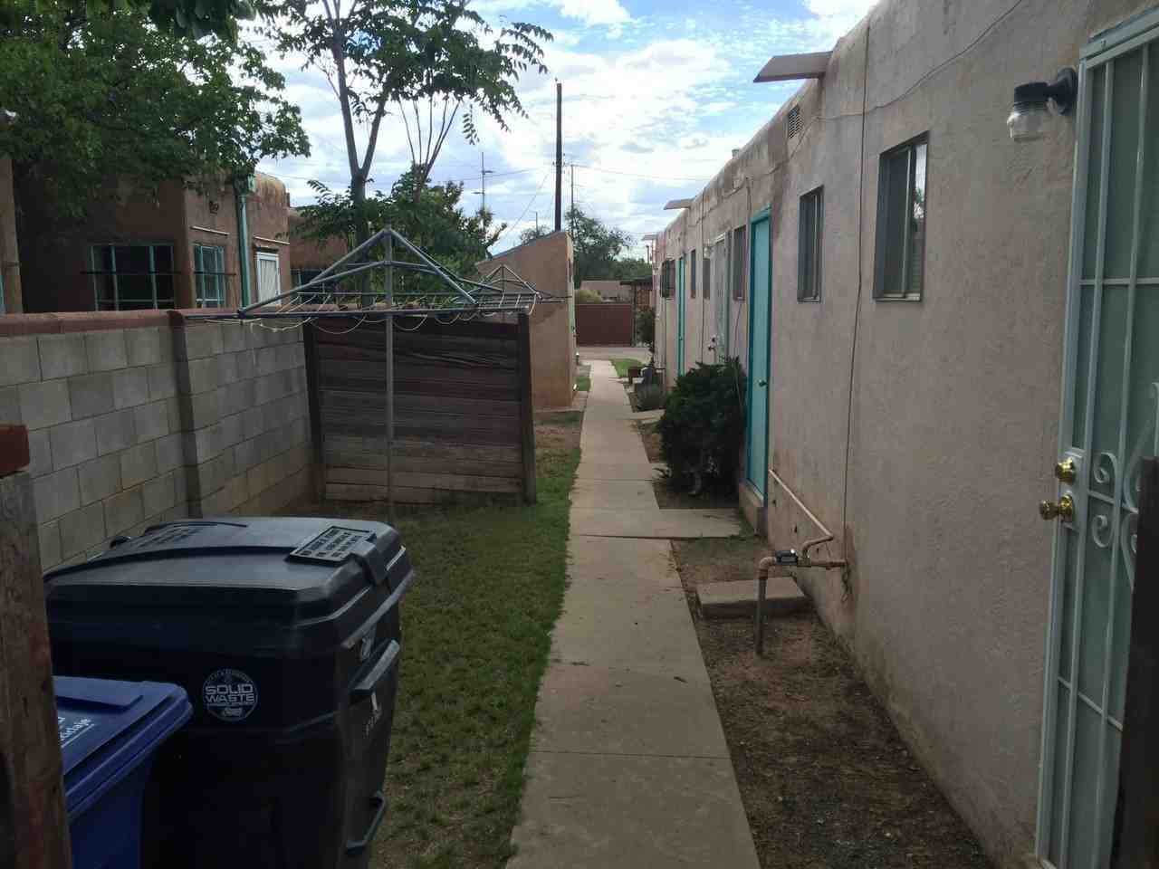 427 Stanford Dr Se #B - Photo 3 of 14