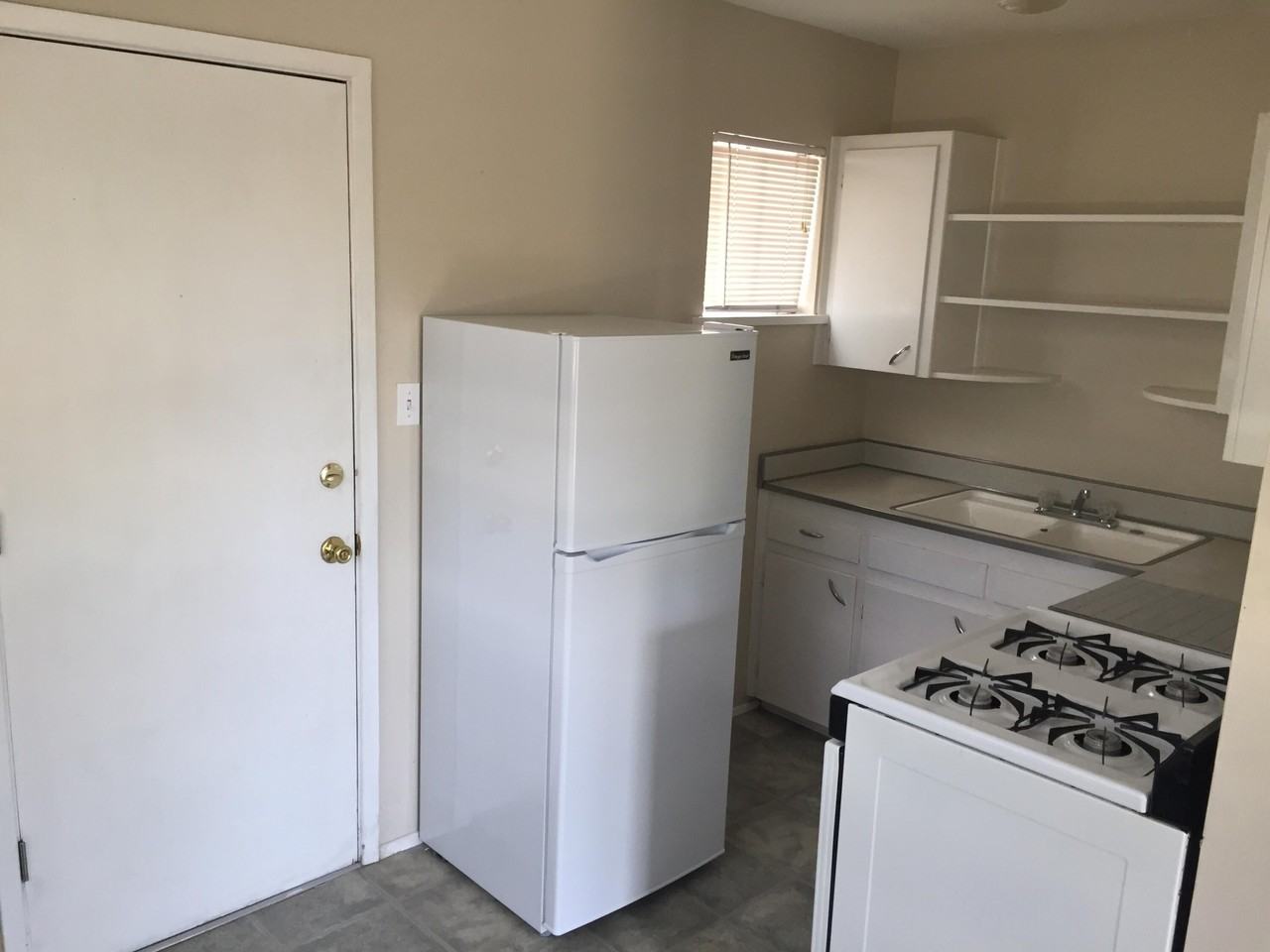 427 Stanford Dr Se #B - Photo 5 of 14