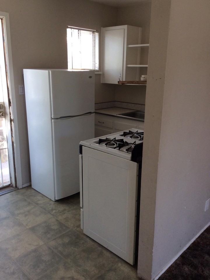 427 Stanford Dr Se #B - Photo 6 of 14