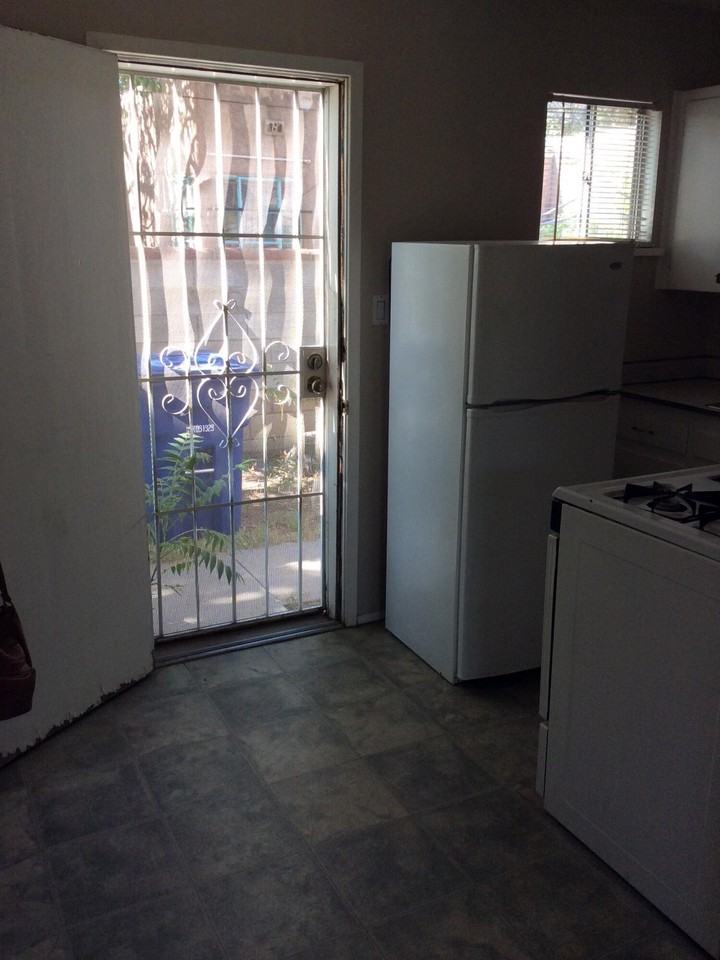 427 Stanford Dr Se #B - Photo 7 of 14