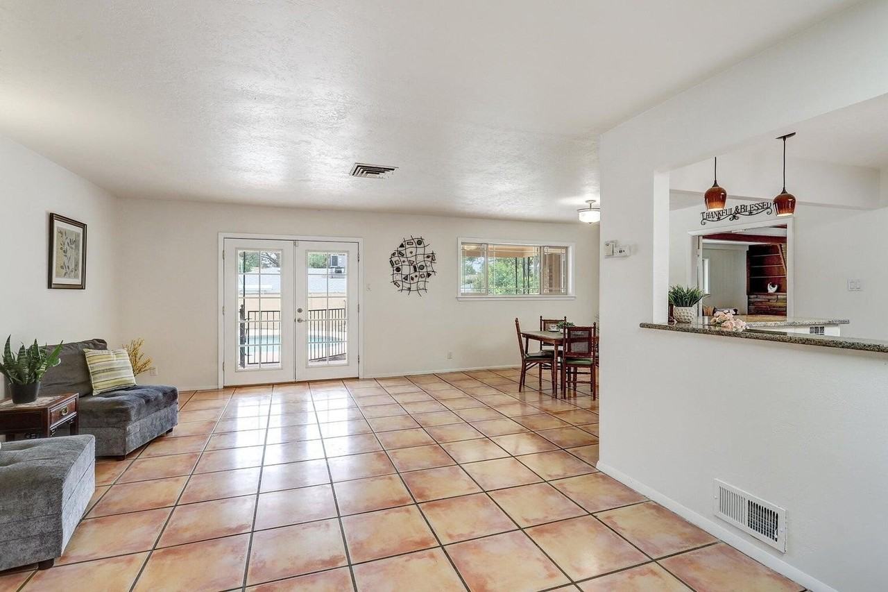 8222 Connecticut St Ne - Photo 4 of 26