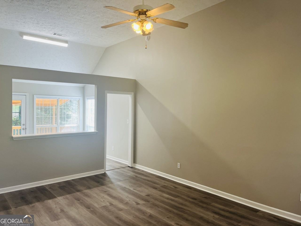132 Ridgefield Dr - Photo 4 of 32
