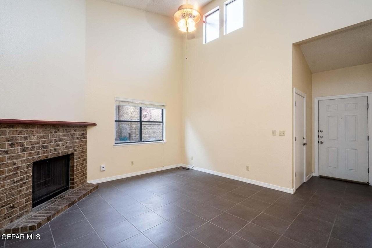 1557 Common Dr - Photo 2 of 21