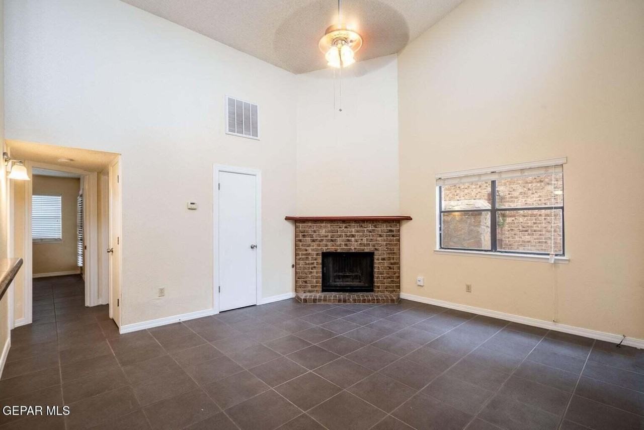 1557 Common Dr - Photo 3 of 21