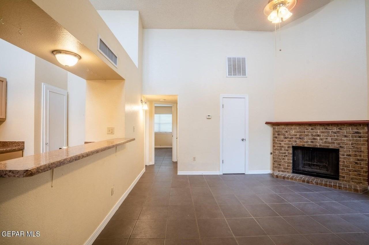 1557 Common Dr - Photo 4 of 21