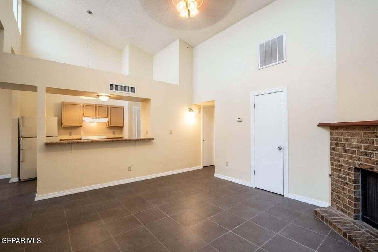 1557 Common Dr - Photo 5 of 21