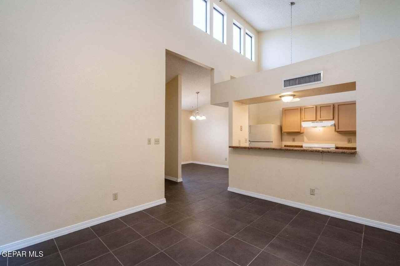 1557 Common Dr - Photo 6 of 21