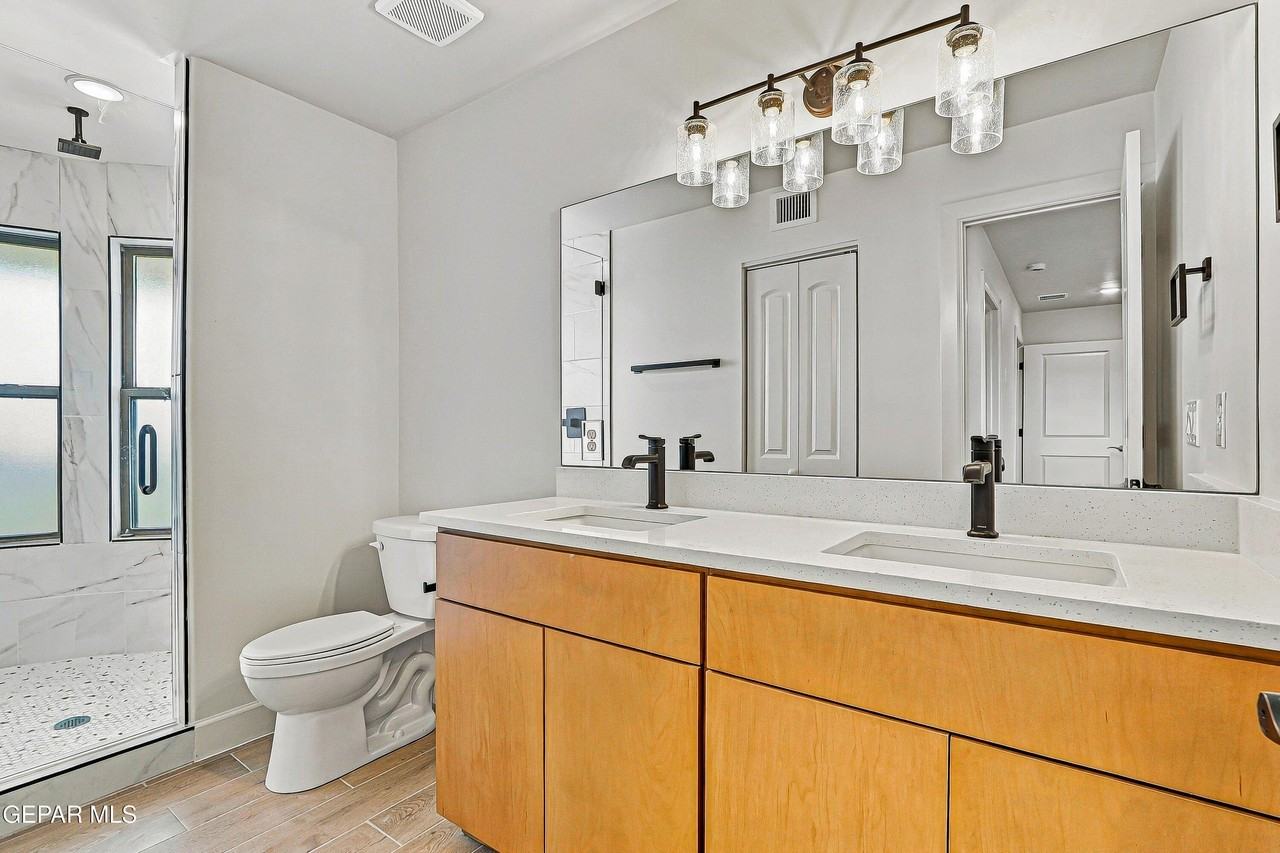 2110 San Diego Ave #B - Photo 6 of 32
