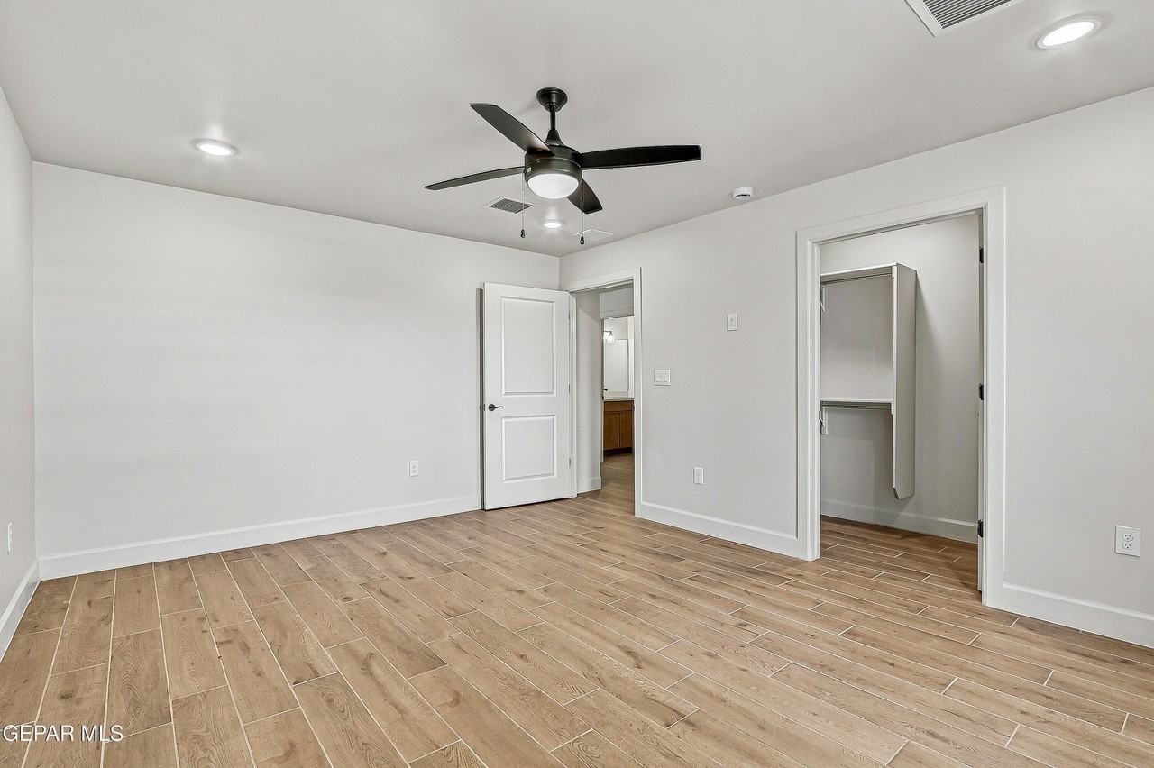 2110 San Diego Ave #B - Photo 7 of 32