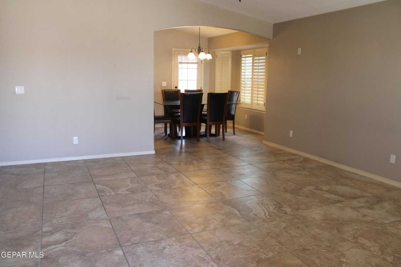 3713 Loma Esteban Dr - Photo 3 of 26
