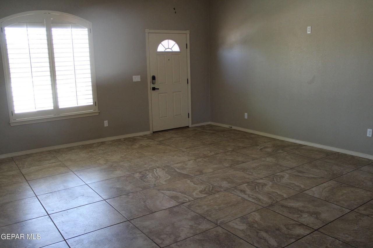 3713 Loma Esteban Dr - Photo 4 of 26