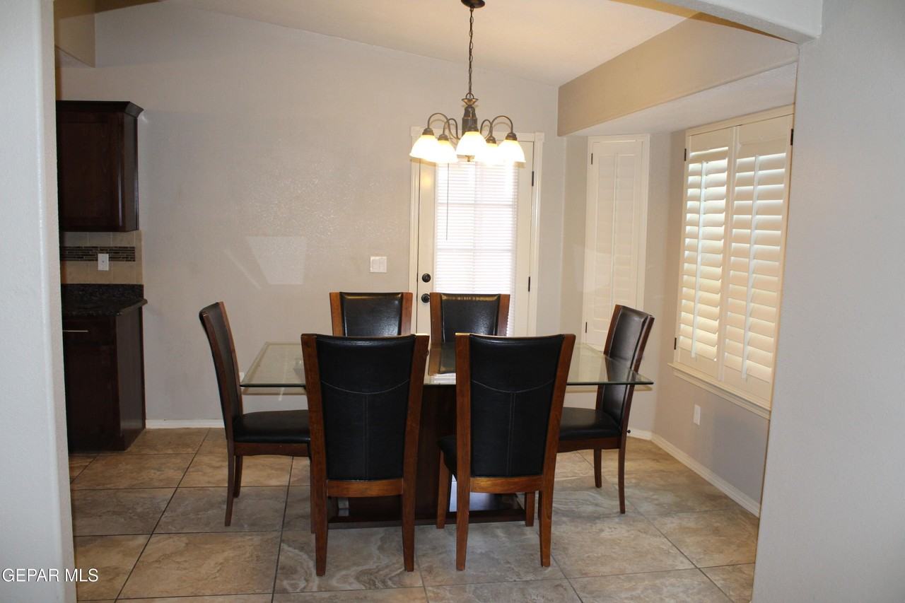 3713 Loma Esteban Dr - Photo 5 of 26