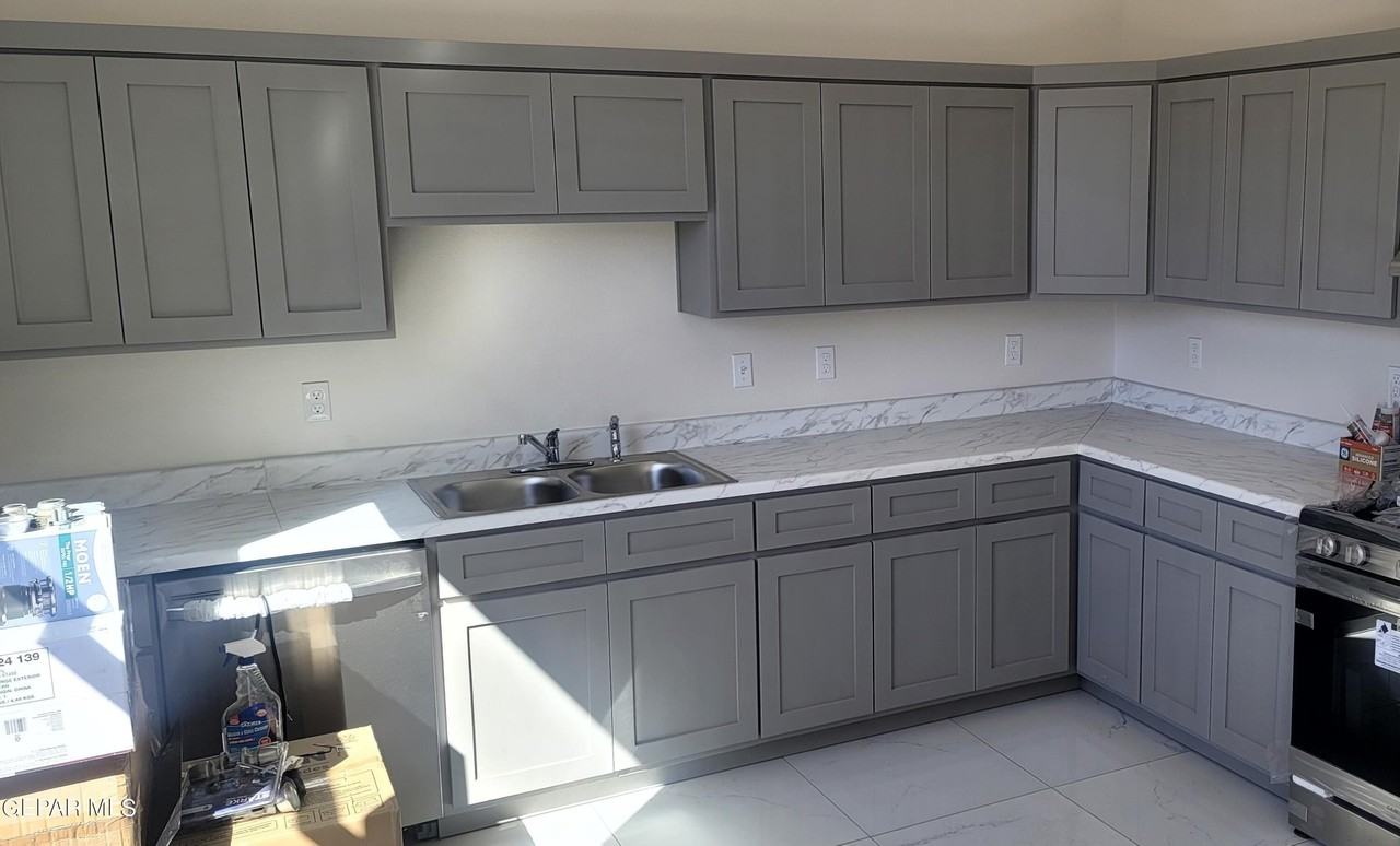 225 Antone St #A - Photo 3 of 6