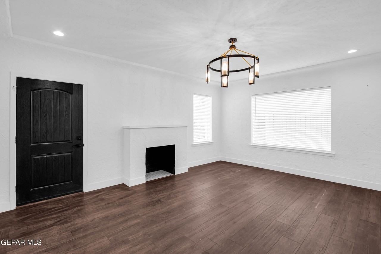 611 Mesita Dr - Photo 4 of 20