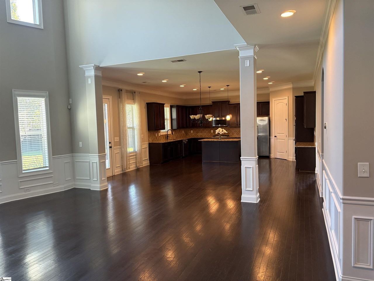 111 Fort Dr - Photo 3 of 11