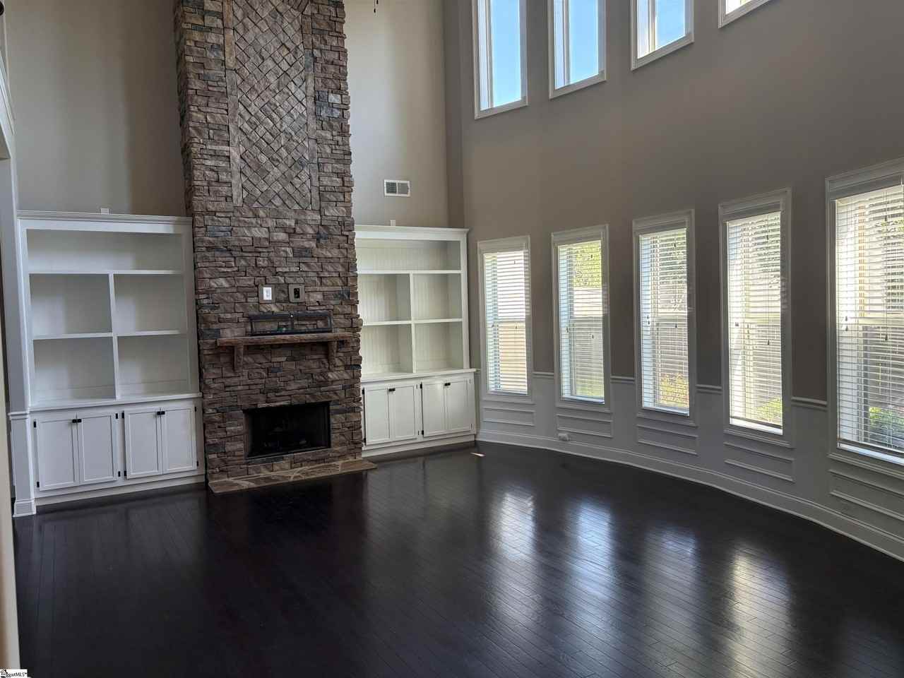 111 Fort Dr - Photo 4 of 11