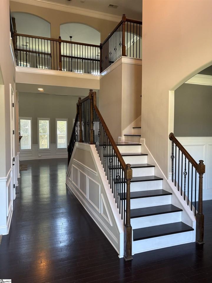 111 Fort Dr - Photo 7 of 11