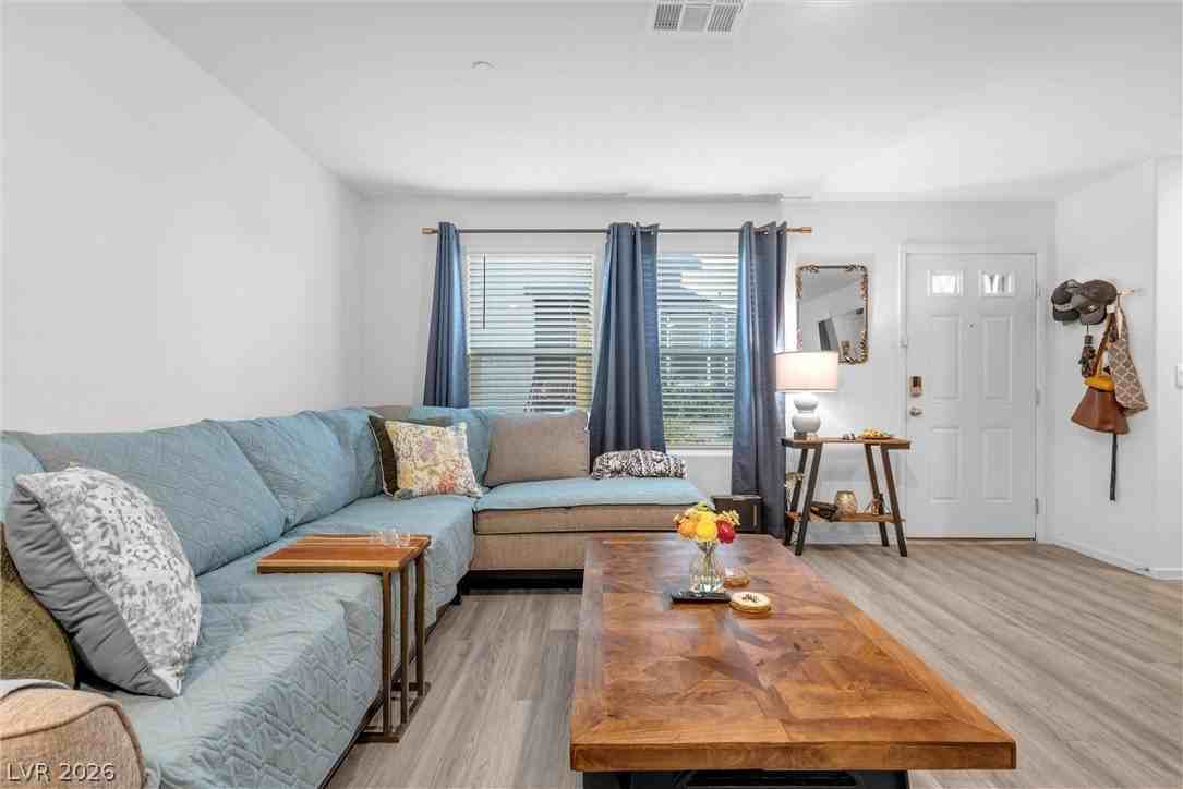 9921 Bumblebee Hills St - Photo 2 of 26
