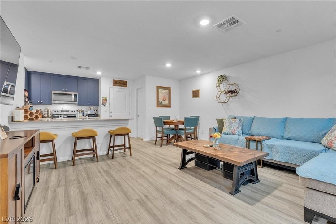 9921 Bumblebee Hills St - Photo 4 of 26