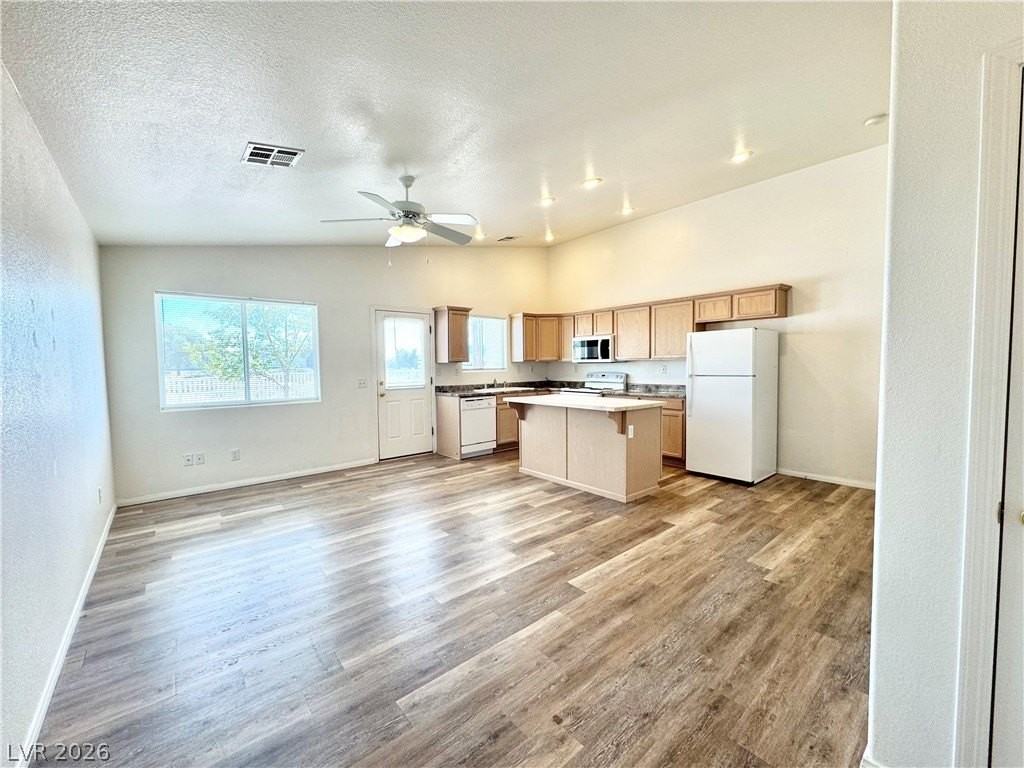 421 Comstock St #3 - Photo 3 of 15