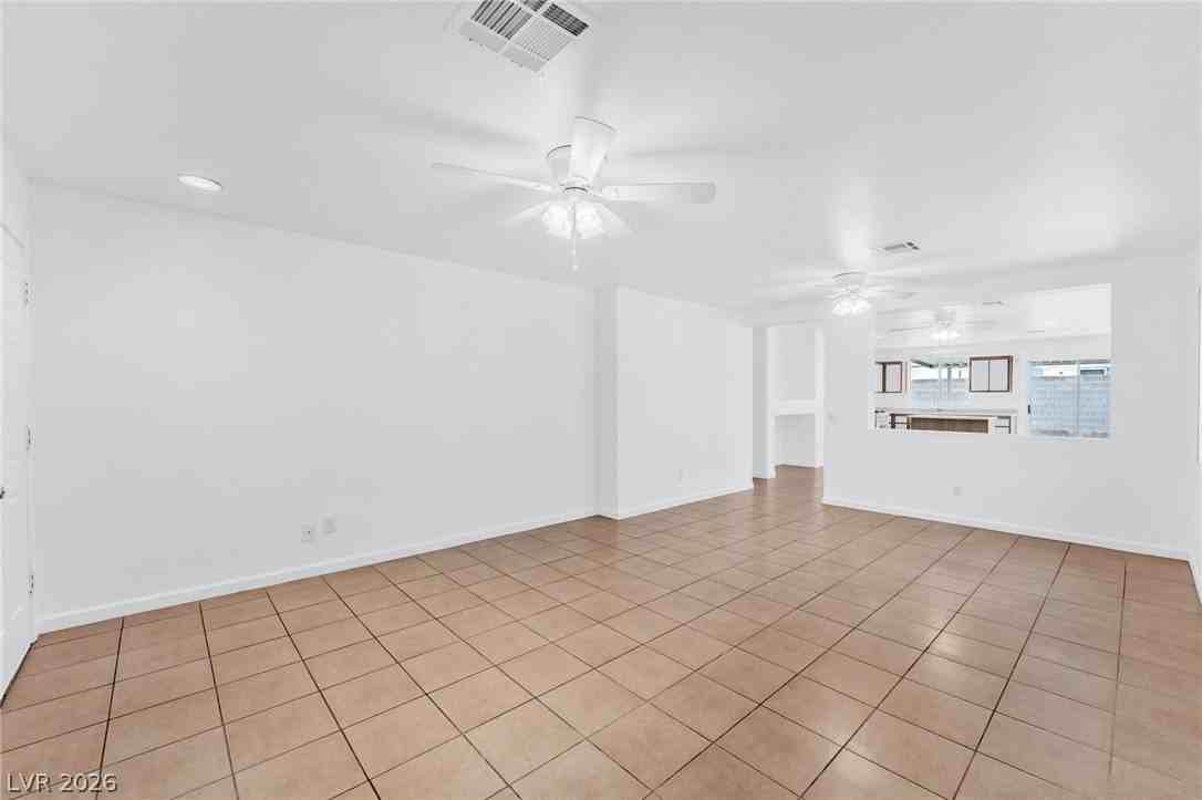 325 Searchlight Dr - Photo 4 of 19
