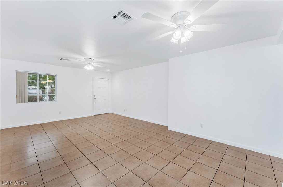 325 Searchlight Dr - Photo 5 of 19