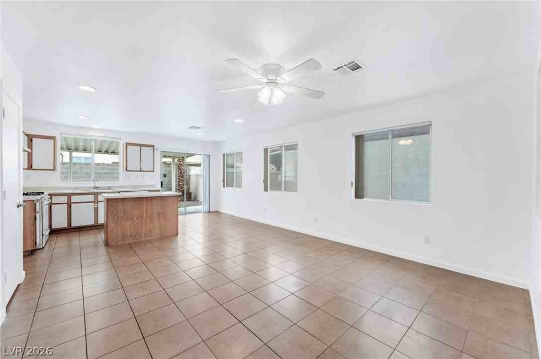 325 Searchlight Dr - Photo 6 of 19