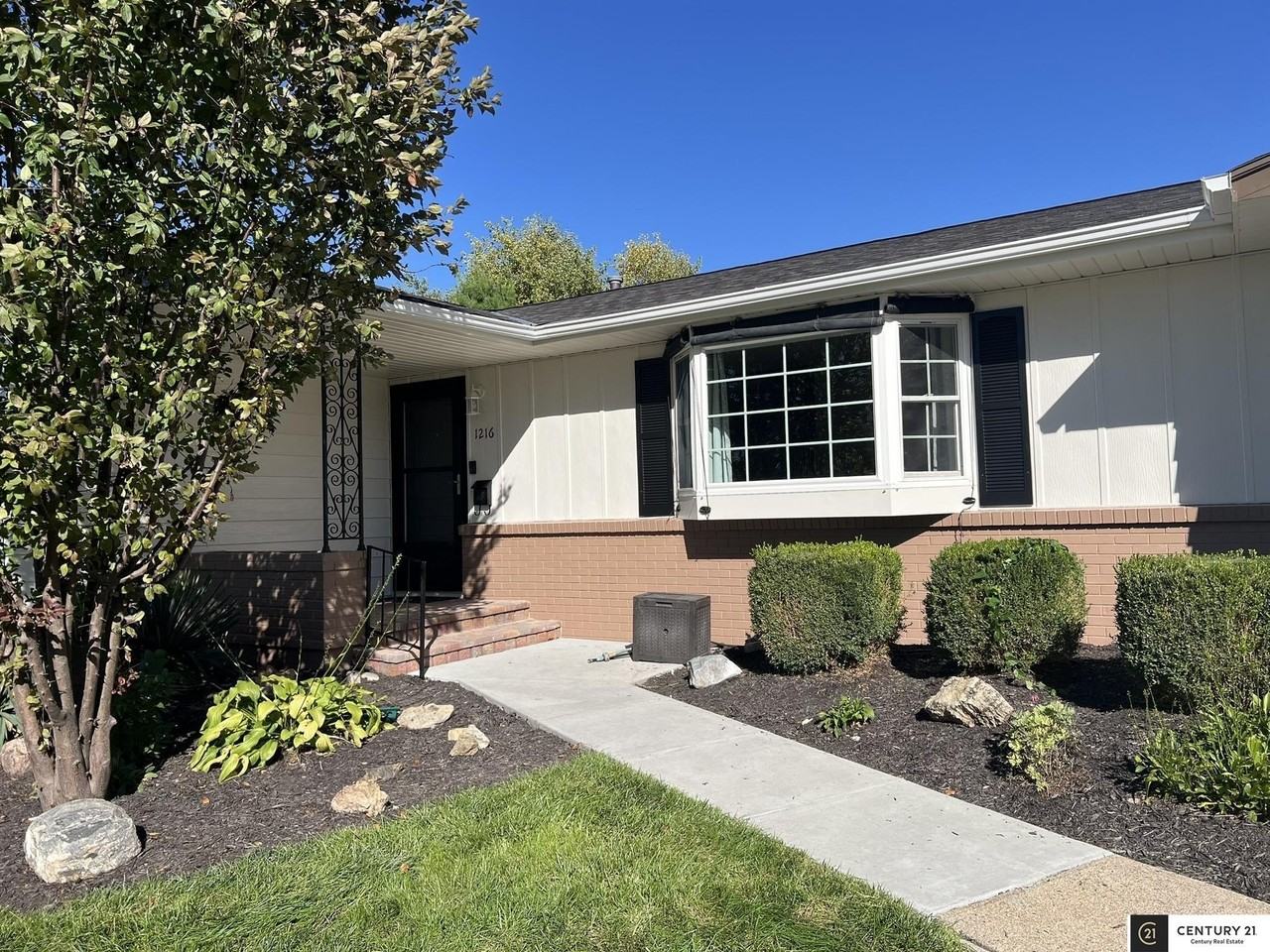 1216 Robin Dr - Photo 3 of 30