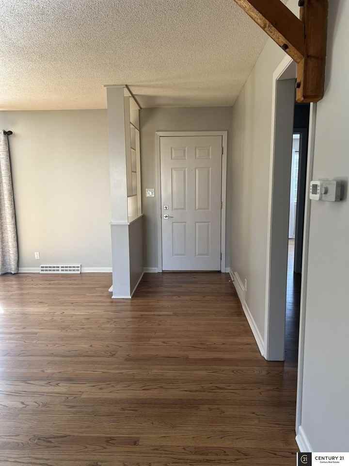 1216 Robin Dr - Photo 4 of 30