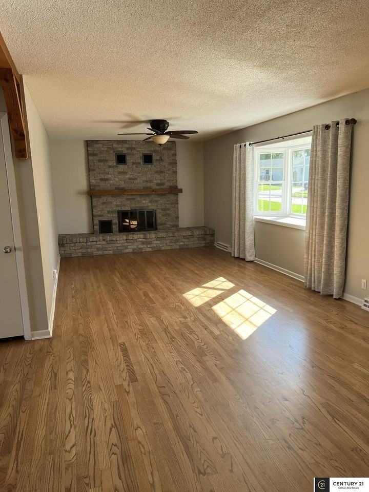 1216 Robin Dr - Photo 5 of 30